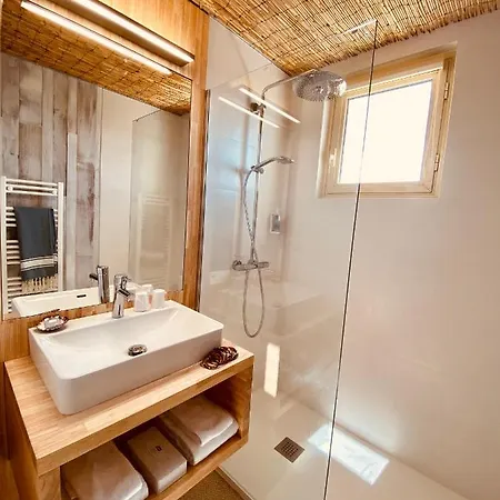 Hotel Ile De Lumiere 3*